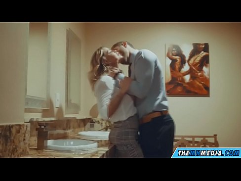 ❤️ Вақте ки як малламуй busty шумо дар як ҳоҷатхона ҷамъиятӣ seduces ❌ Порно босифат дар tg.xsexshop.ru ❤